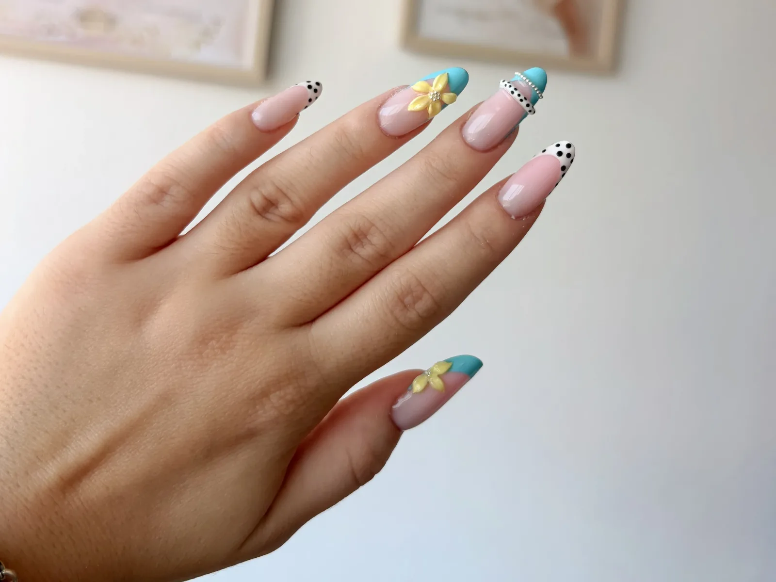 Em Nails Studio - Onglerie Villenave-d'Ornon - OneBooking
