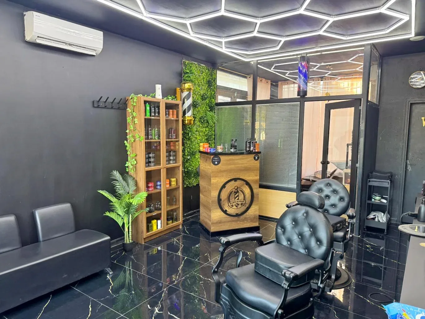 Les S Barber