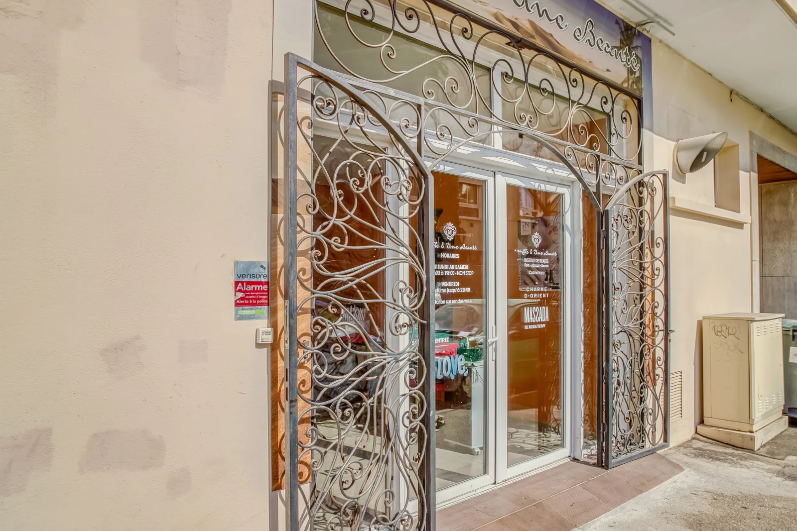 Mille et Une Beauté - Onglerie La Seyne-sur-Mer - Photo de couverture - OneBooking