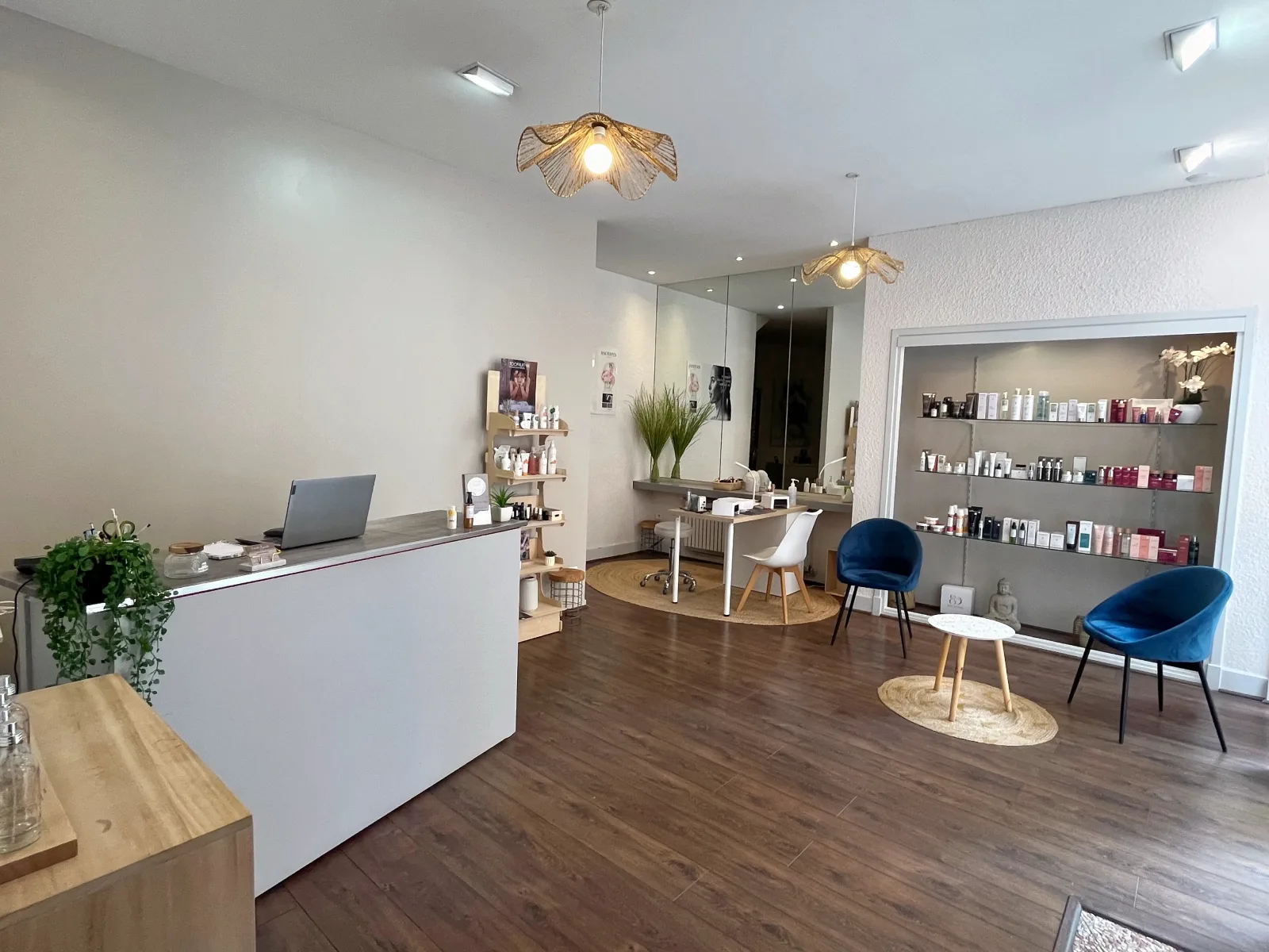 Escale Beauté - Onglerie Roanne - Photo de couverture - OneBooking