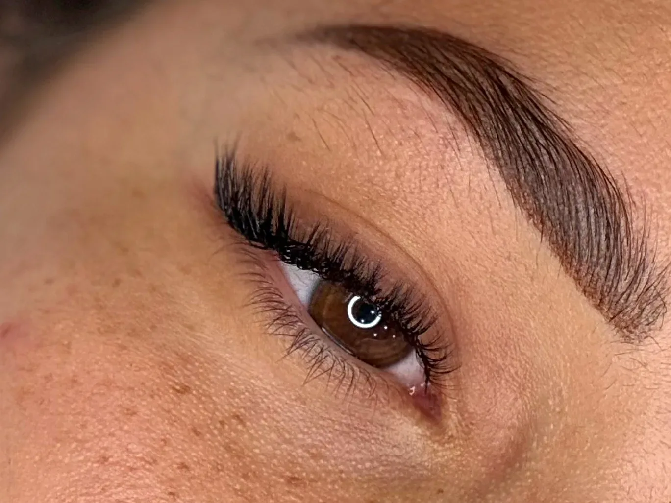 CILS N CO - Sourcils & cils Roanne - Photo de couverture - OneBooking