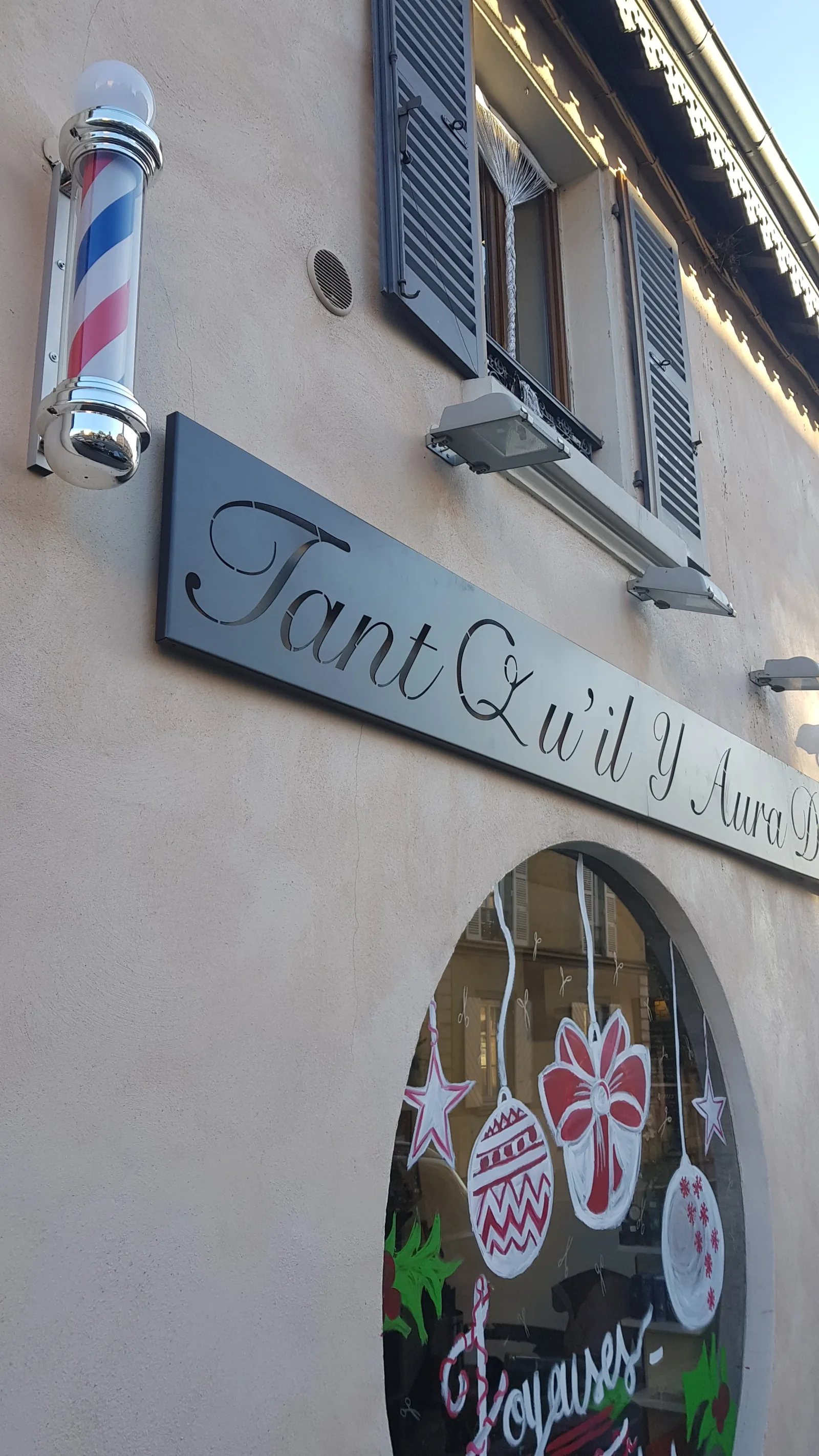 Tant qu’il y aura des hommes by Céline - Coiffure Saint-Genis-Laval - Photo de couverture - OneBooking
