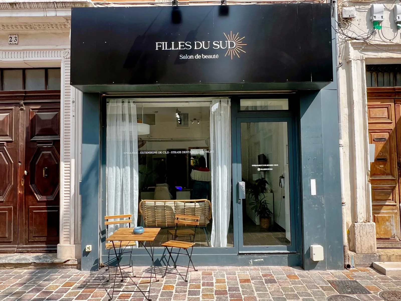 Filles Du Sud - L Cils Studio - Sourcils & cils Draguignan - Photo de couverture - OneBooking