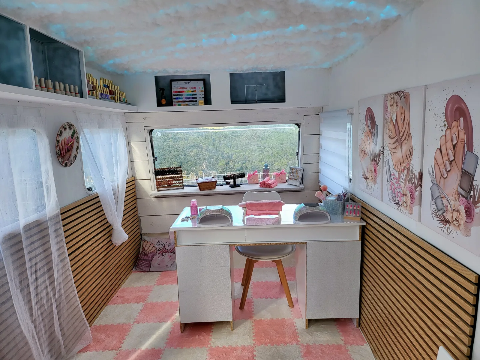 Les Jolies Mains de Kiara - Onglerie Vidauban - Photo de couverture - OneBooking
