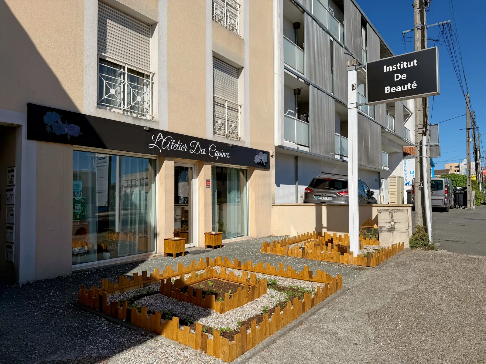 Mel & Cils : L'atelier des copines - Onglerie Villenave-d'Ornon - OneBooking
