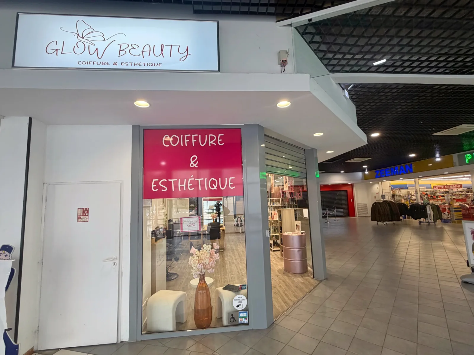 Glow Beauty - Onglerie Roanne - Photo de couverture - OneBooking