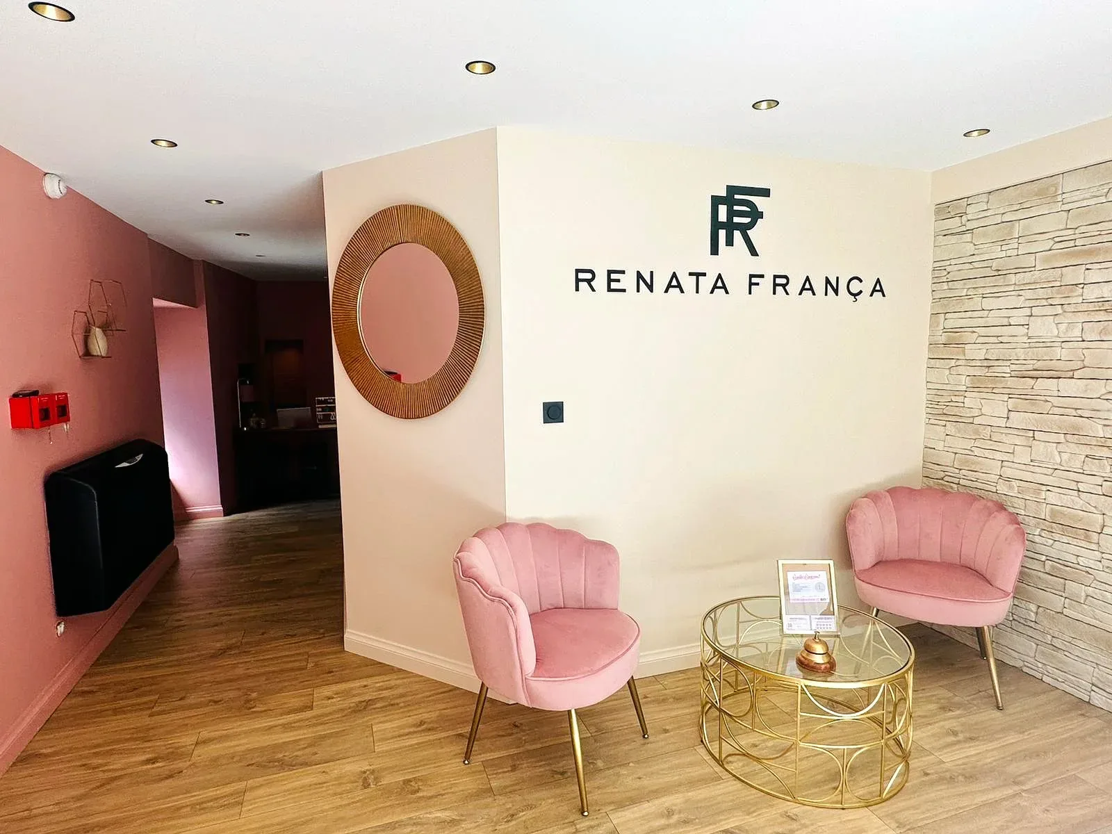 L MASSAGE BIEN-ÊTRE certifiée RENATA FRANCA | Institut exclusivement féminin ♀
