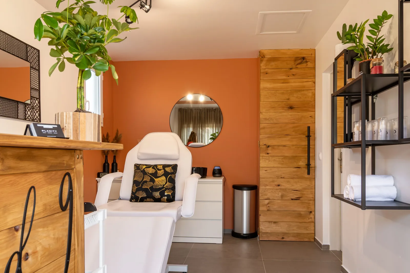 Regard 9 - Onglerie Vidauban - Photo de couverture - OneBooking