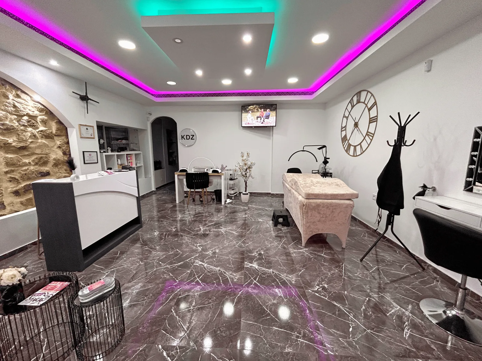 Ongles by Mels & Lashes Fiof.K - Onglerie La Seyne-sur-Mer - Photo de couverture - OneBooking