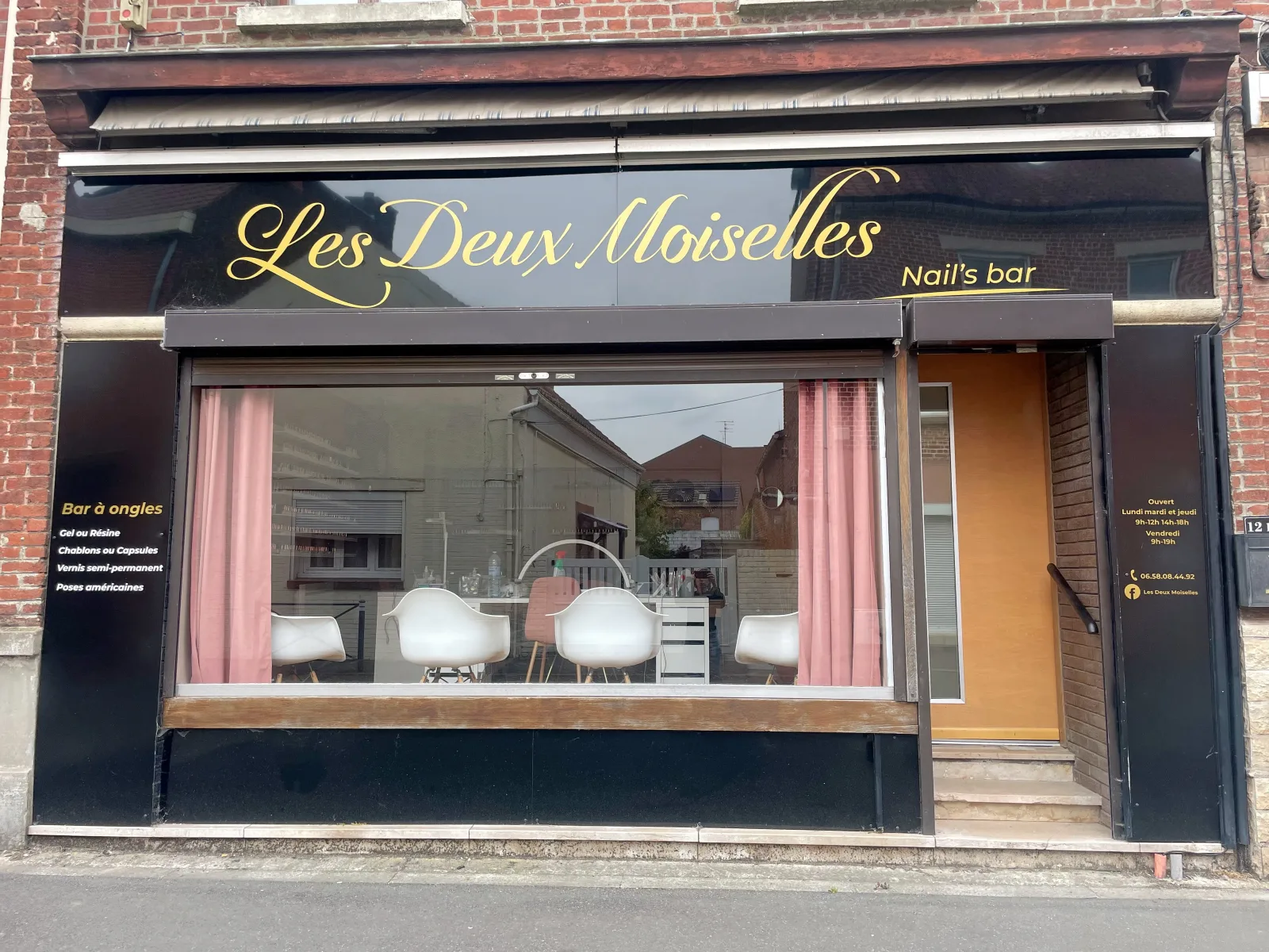 Les Deux Moiselles - Onglerie Oignies - OneBooking