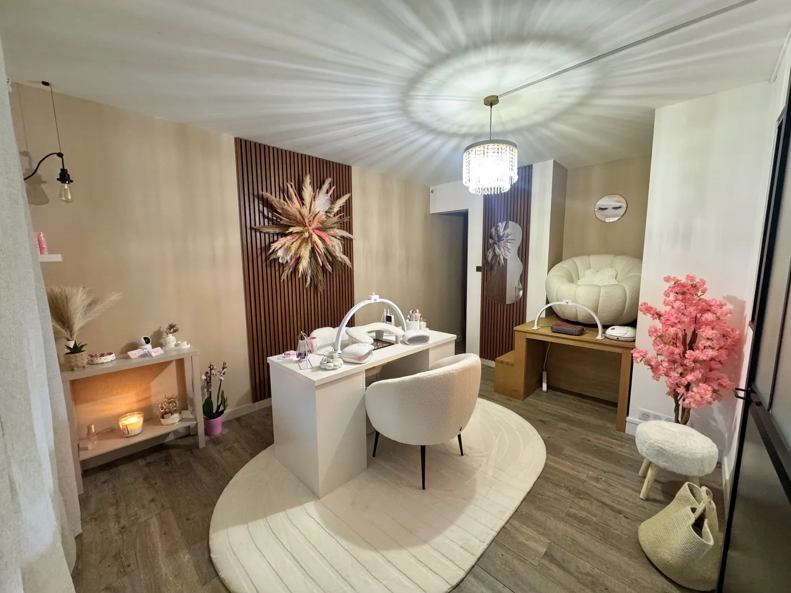 Douceur des cils . - Onglerie Porto-Vecchio - OneBooking