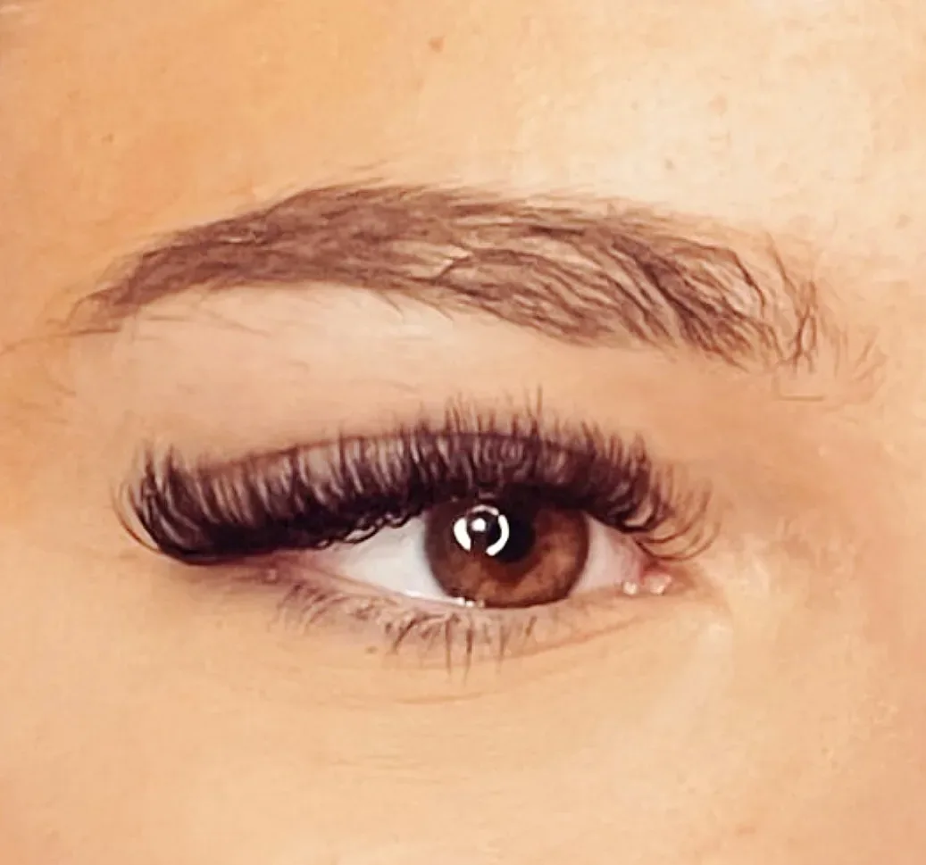 LASHES BY MADAM