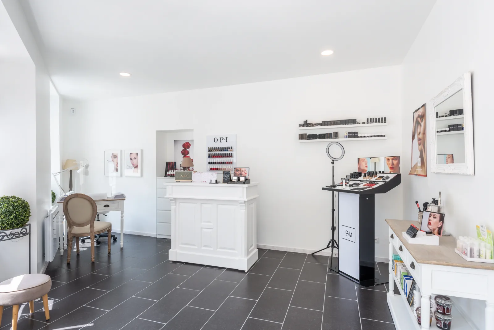 Camille - Maison de Beauté - Institut de beauté Lagnieu - OneBooking