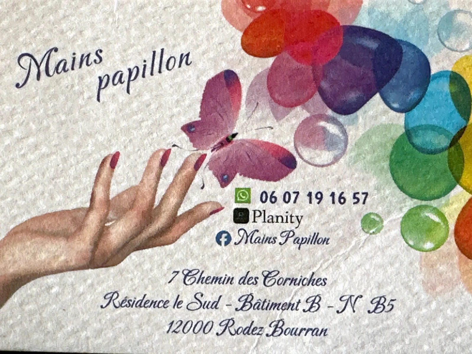 Mains Papillon - Onglerie Rodez - Photo de couverture - OneBooking