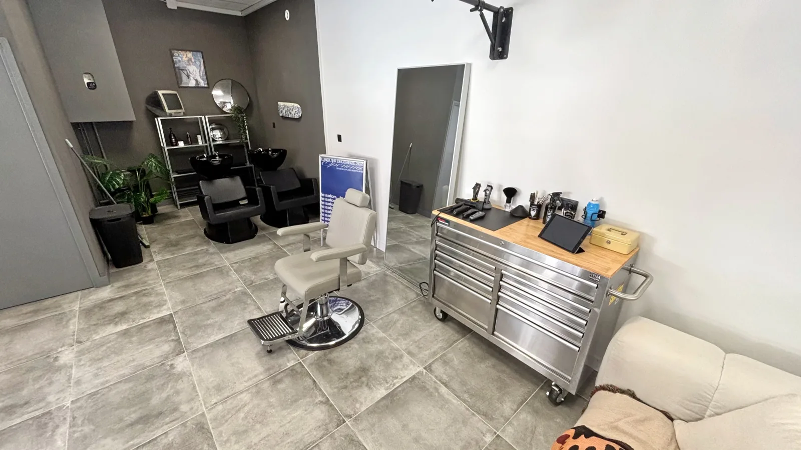 Guénaël Barber - Le SALON by Chileno