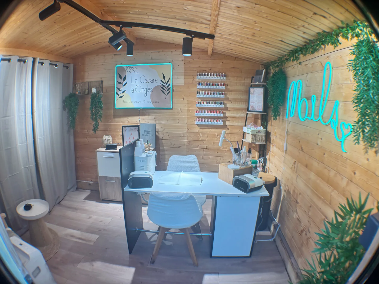 La cabane à ongles - Onglerie La Seyne-sur-Mer - Photo de couverture - OneBooking