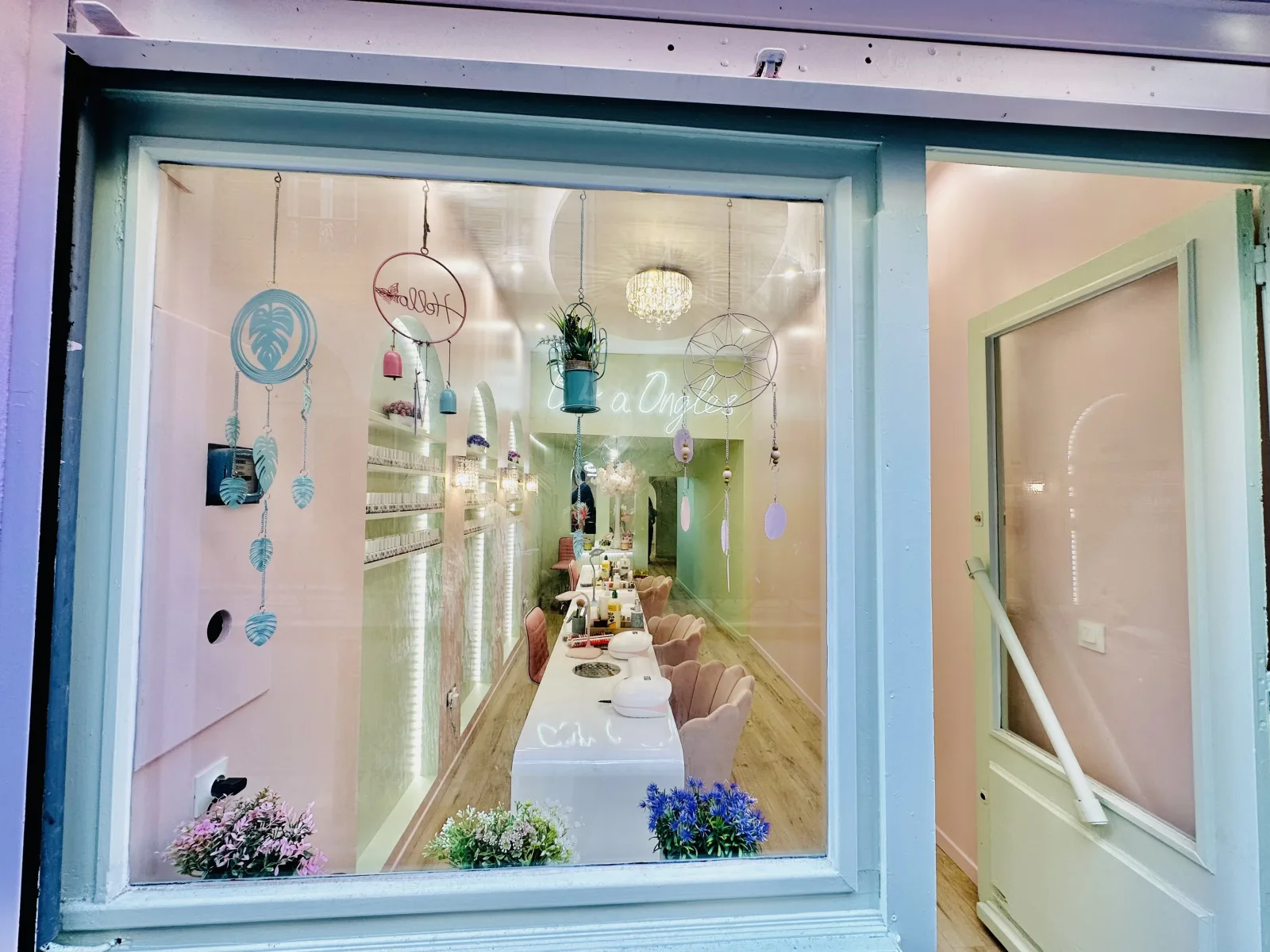 Bar à ongles - Carmes - Onglerie Toulouse - Photo de couverture - OneBooking