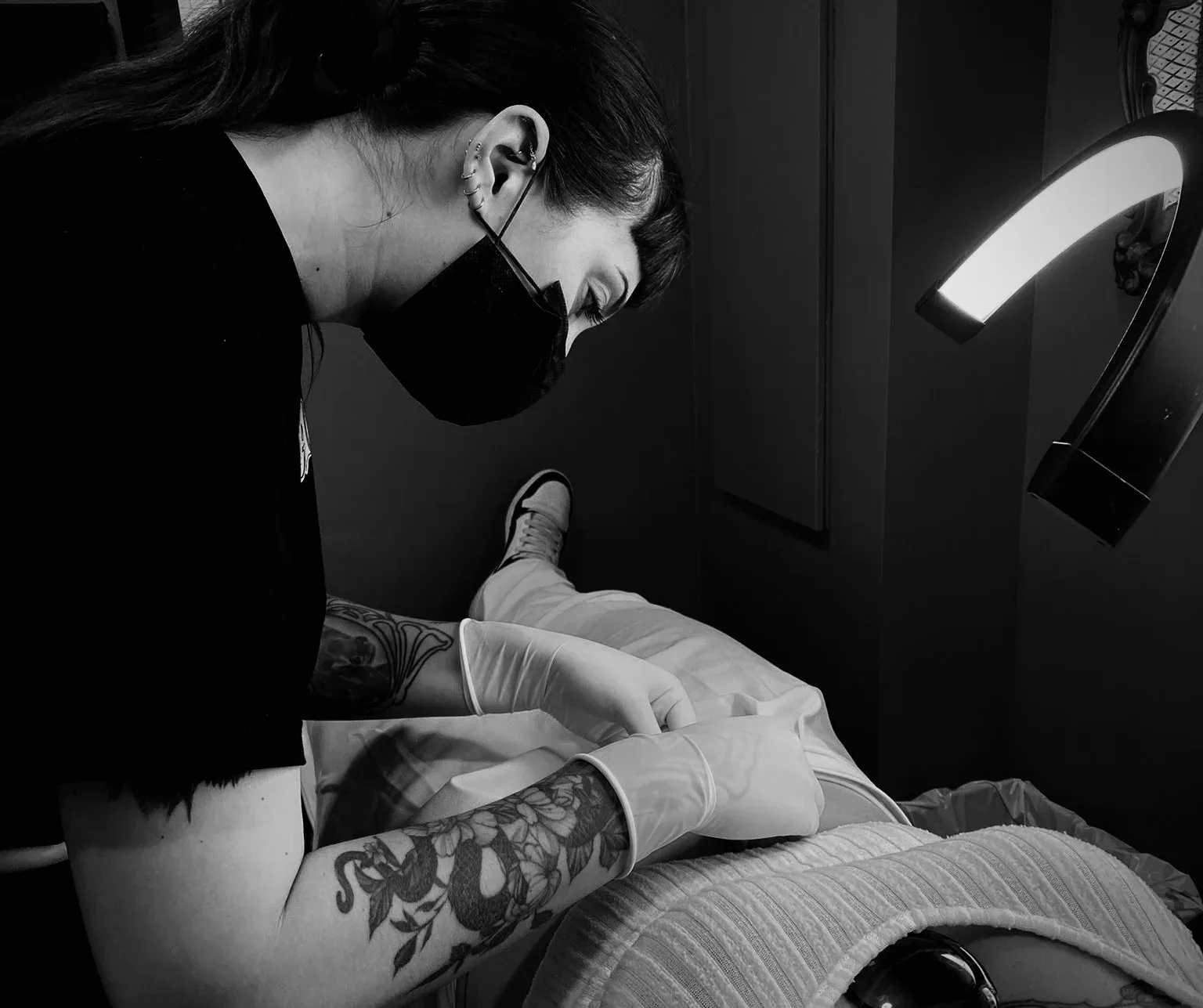 Veuve Noire Piercing - Maquillage La Seyne-sur-Mer - OneBooking