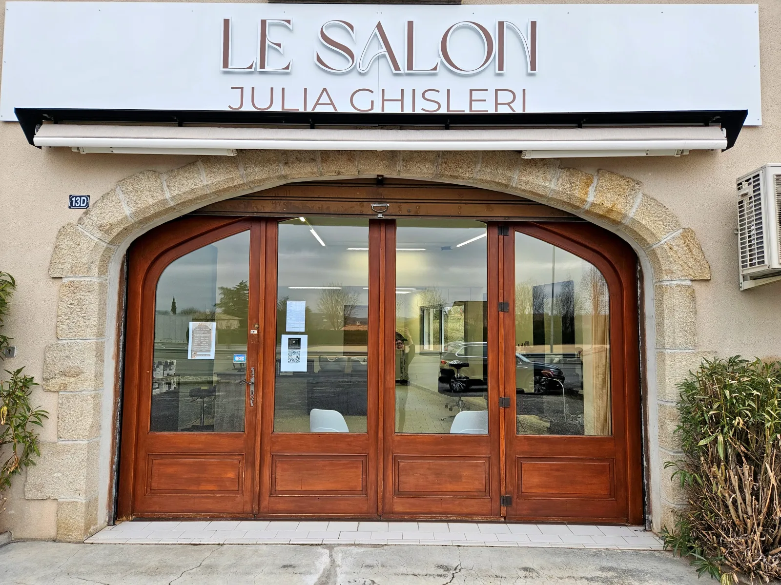 LE SALON - Julia GHISLERI
