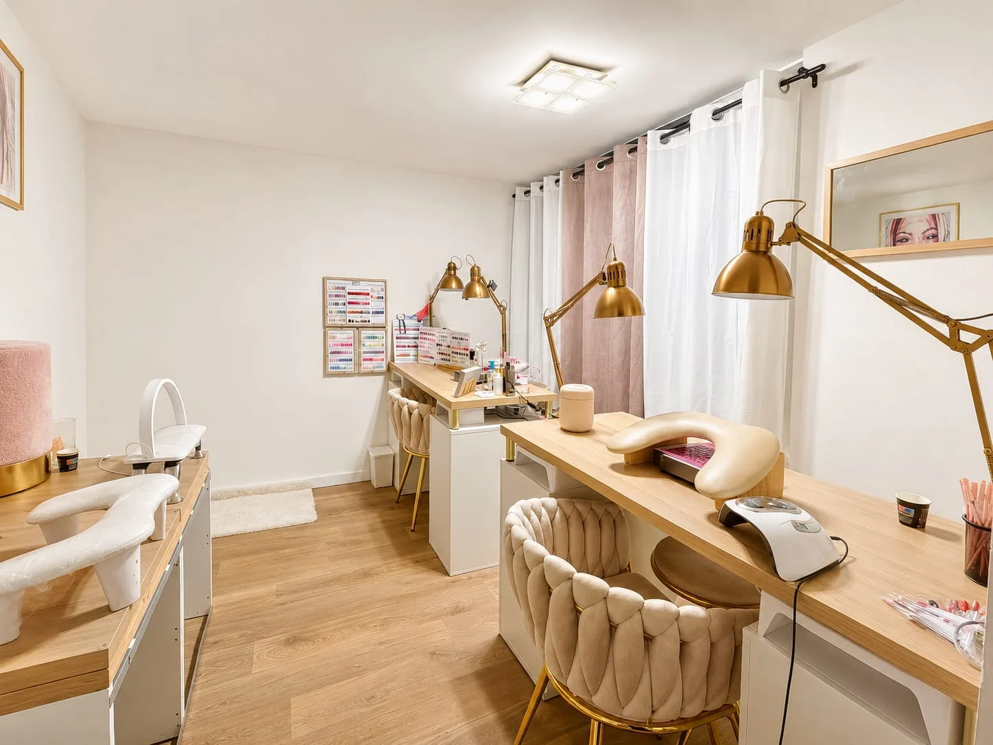 Pose Entre Nana - Onglerie Saumur - OneBooking