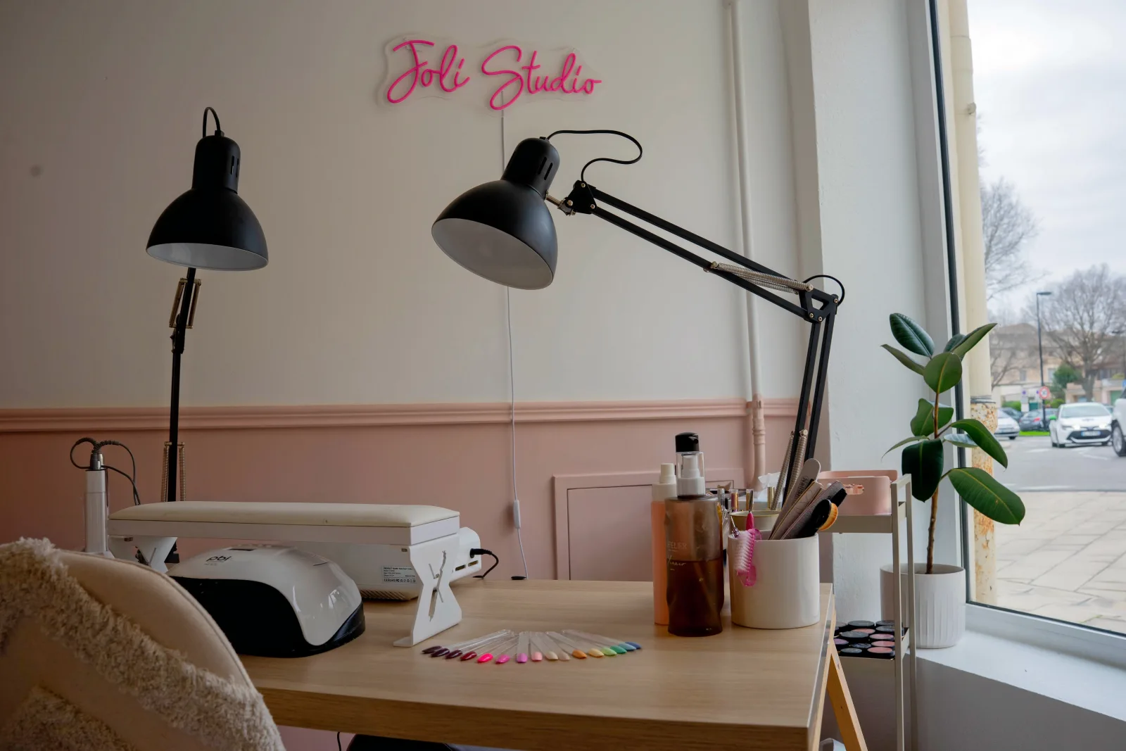 Le Joli Studio - Onglerie Orange - OneBooking