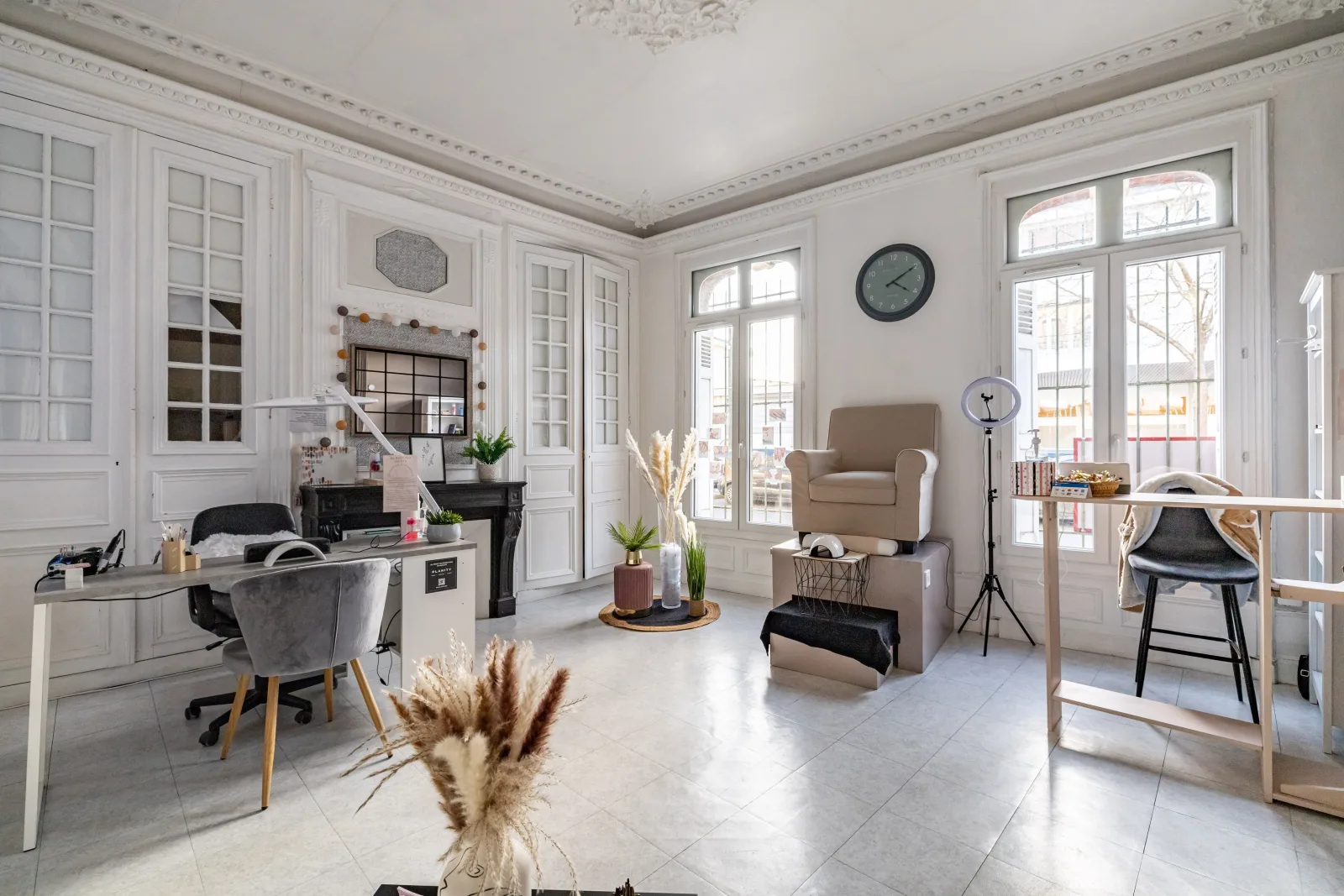 Du bout des doigts - Onglerie Lisieux - OneBooking