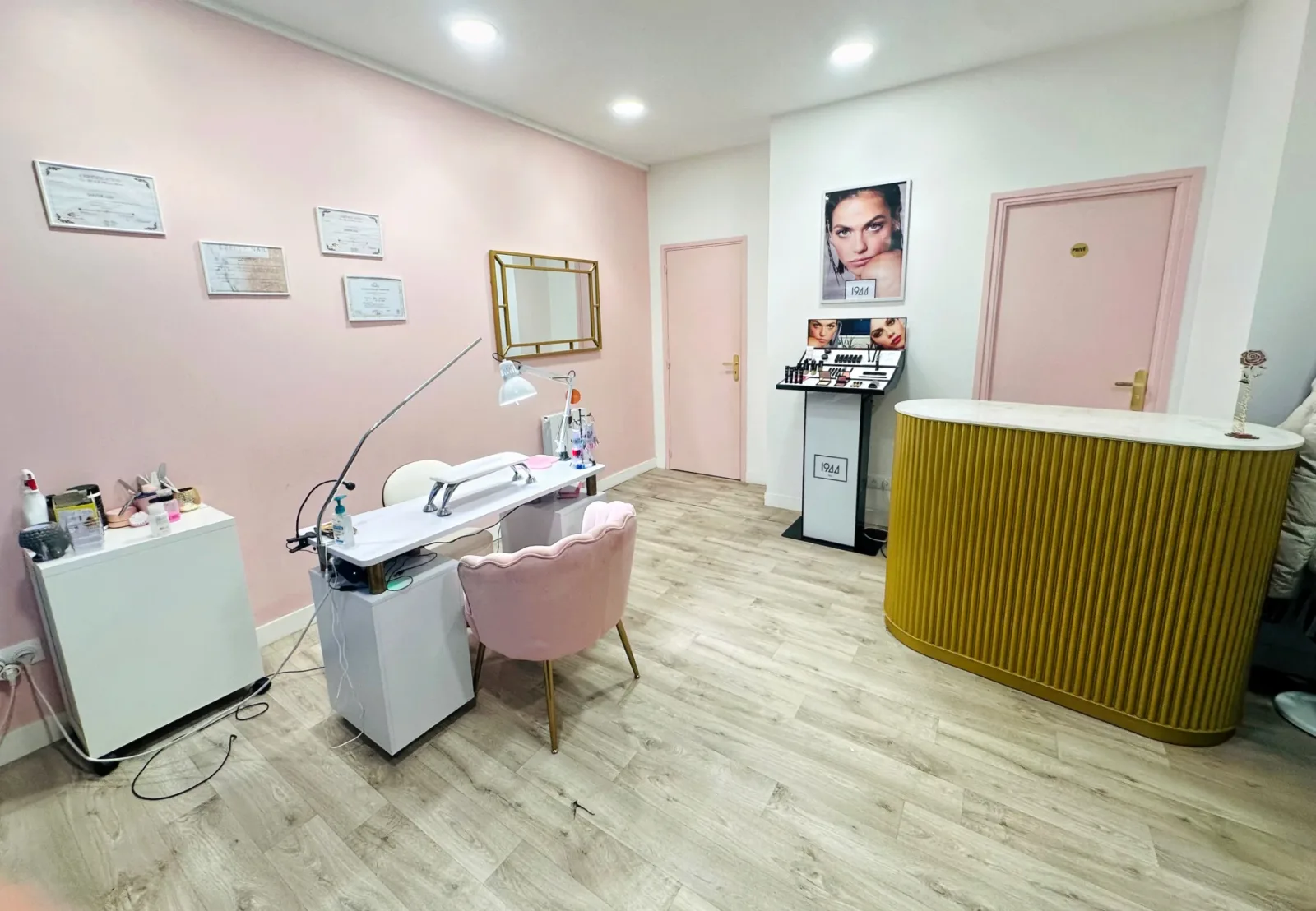 Belle et Zen - Sourcils & cils Loos - Photo de couverture - OneBooking