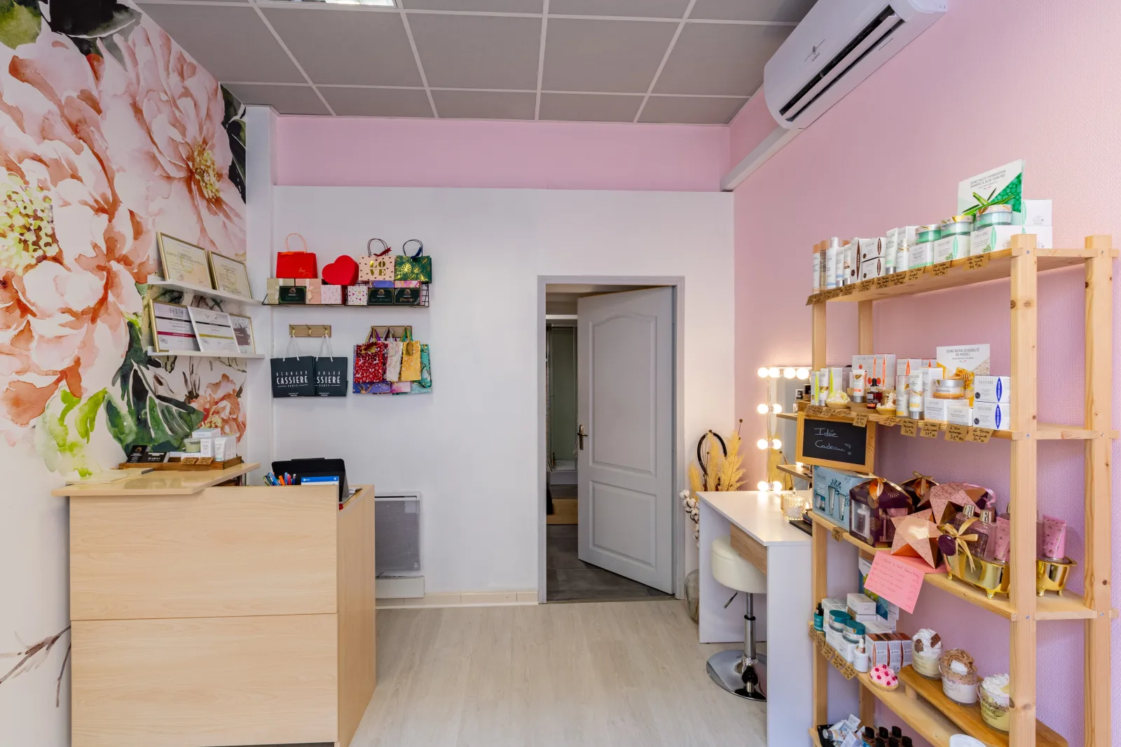 Mademoiselle Ju - Institut de beauté Carmaux - OneBooking