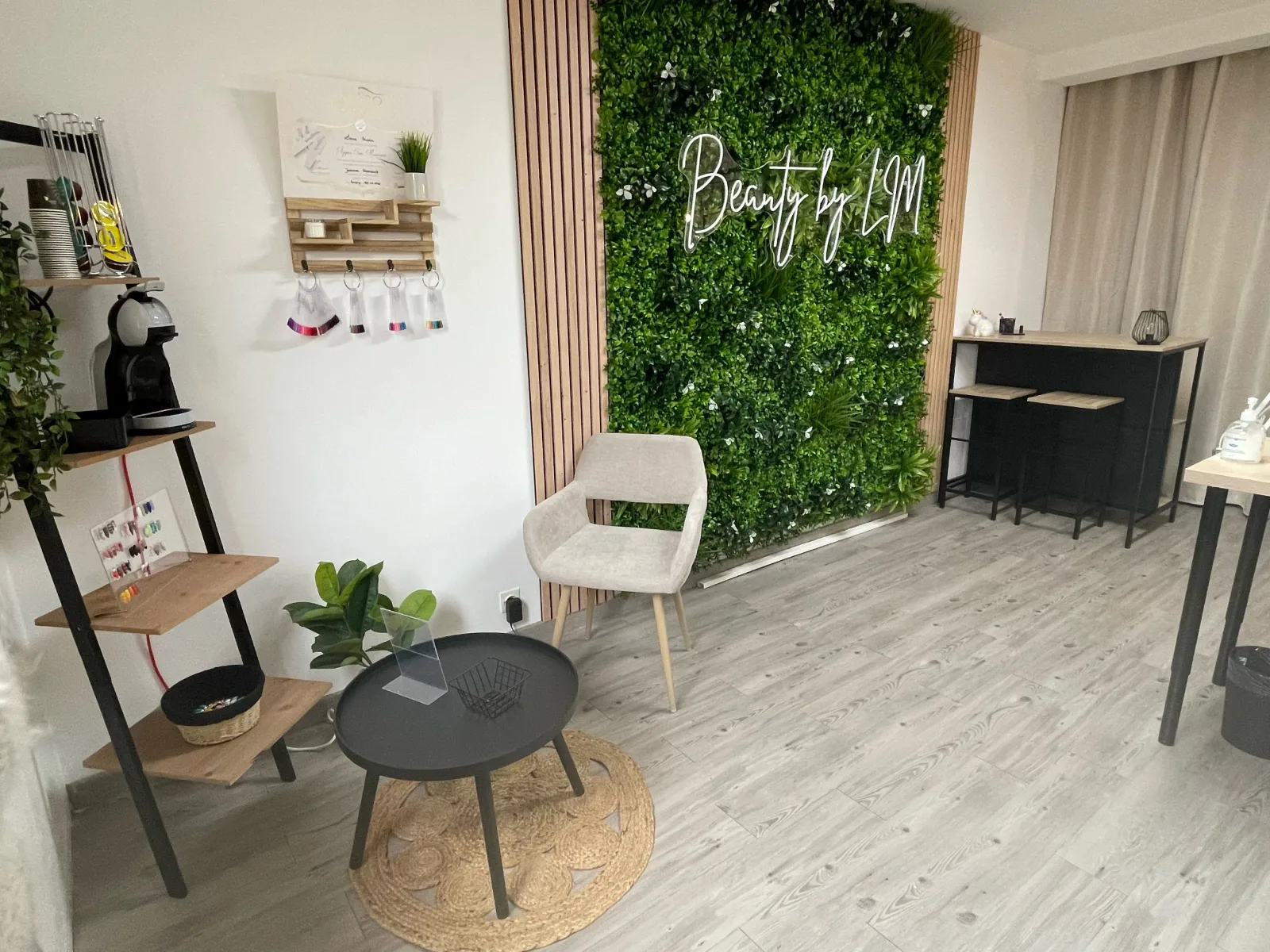 Beauty by LM - Onglerie Breuillet - Photo de couverture - OneBooking