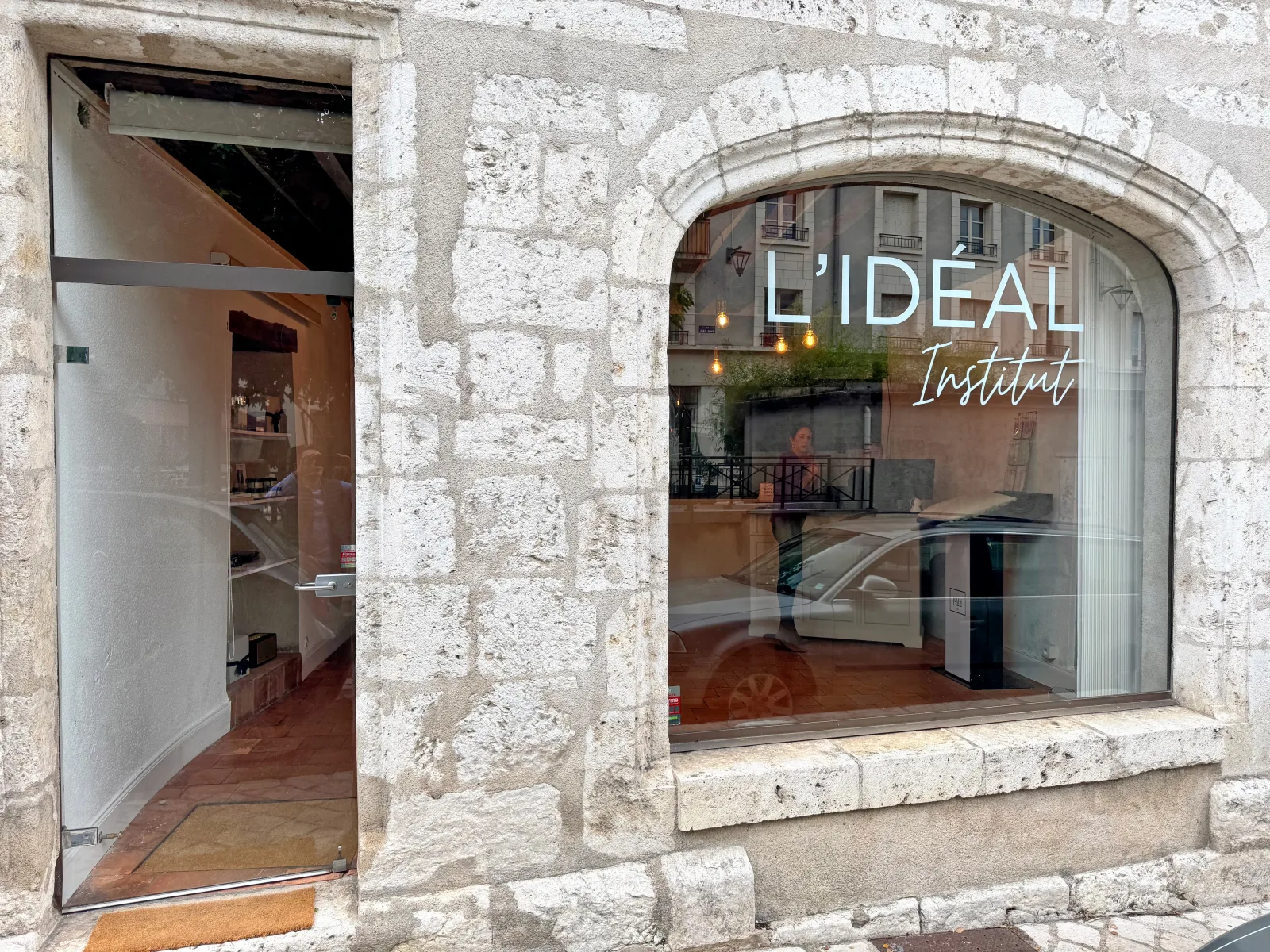 L’Ideal Institut - Sourcils & cils Blois - OneBooking