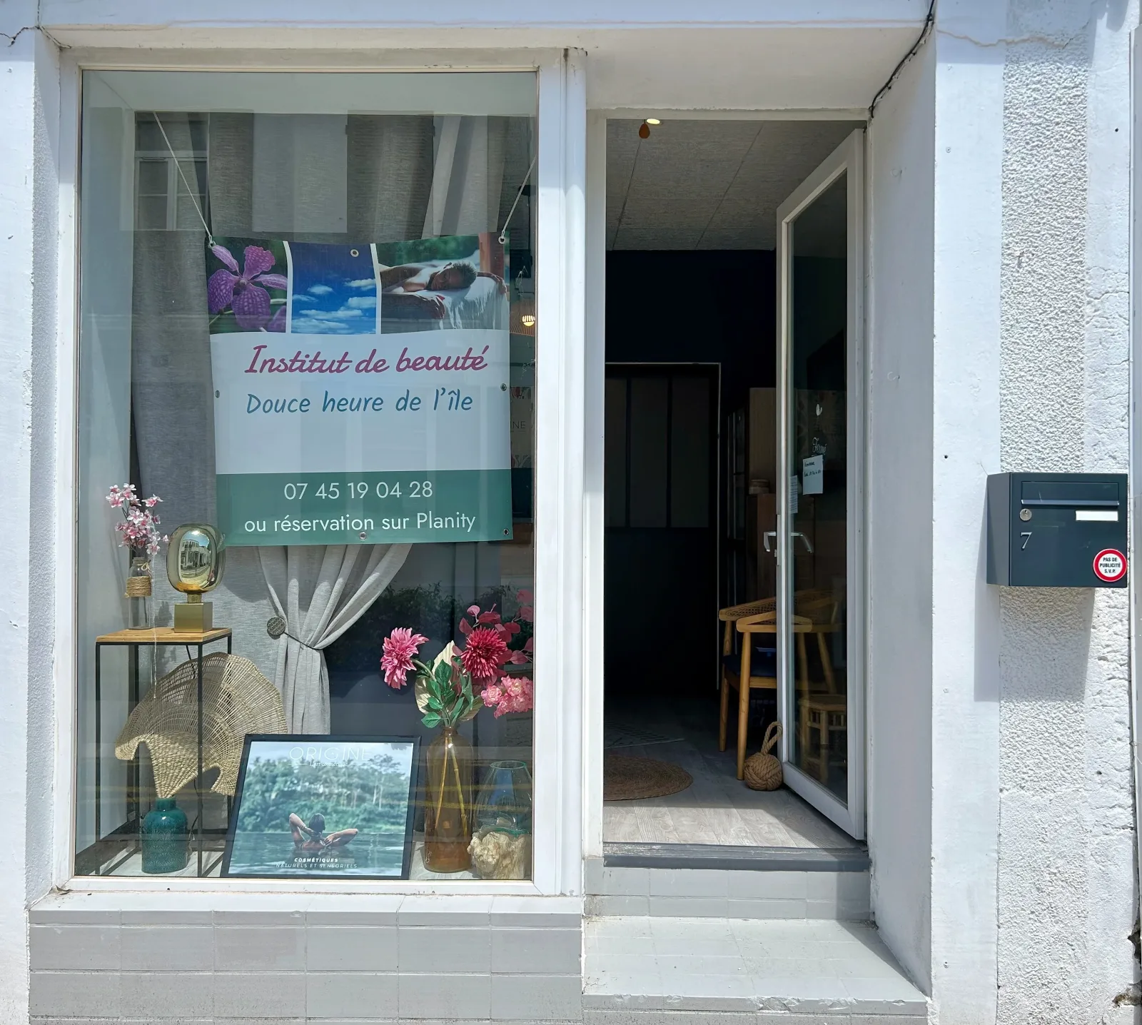 Douce Heure de l’ile - Institut de beauté Le château d’oleron - Photo de couverture - OneBooking