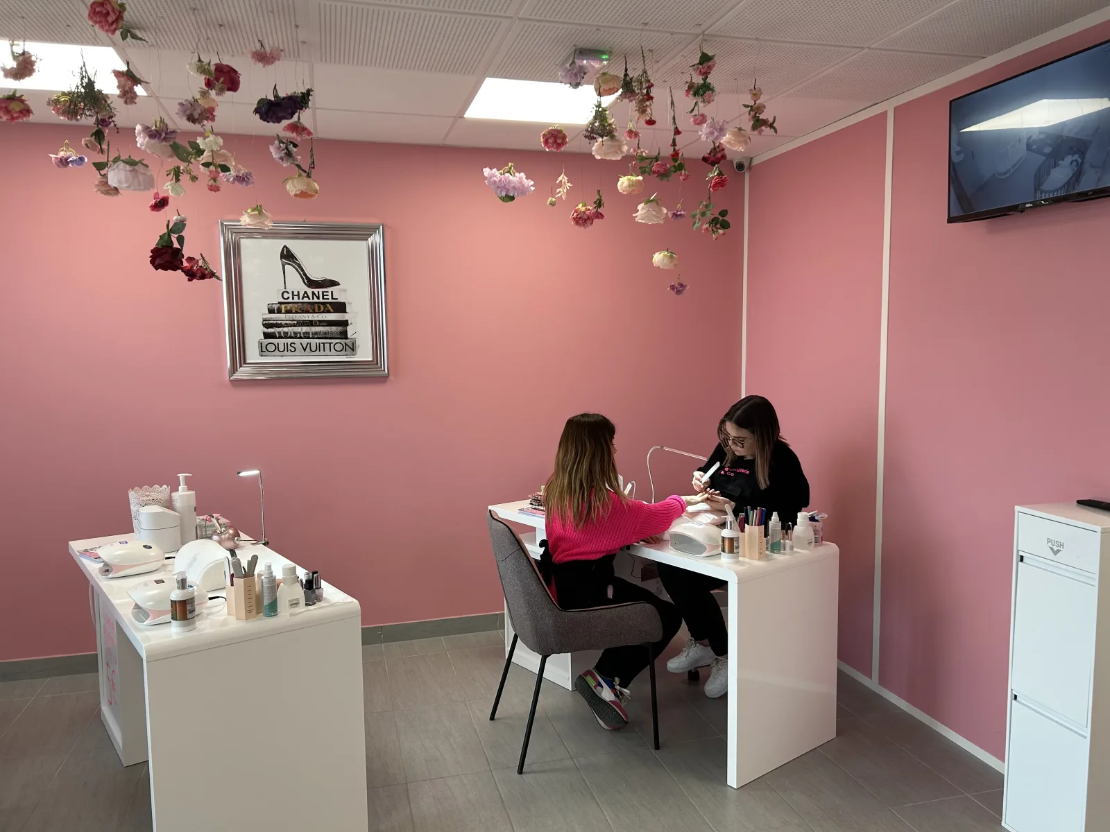 Centre d’ongles & co - Onglerie Laxou - OneBooking