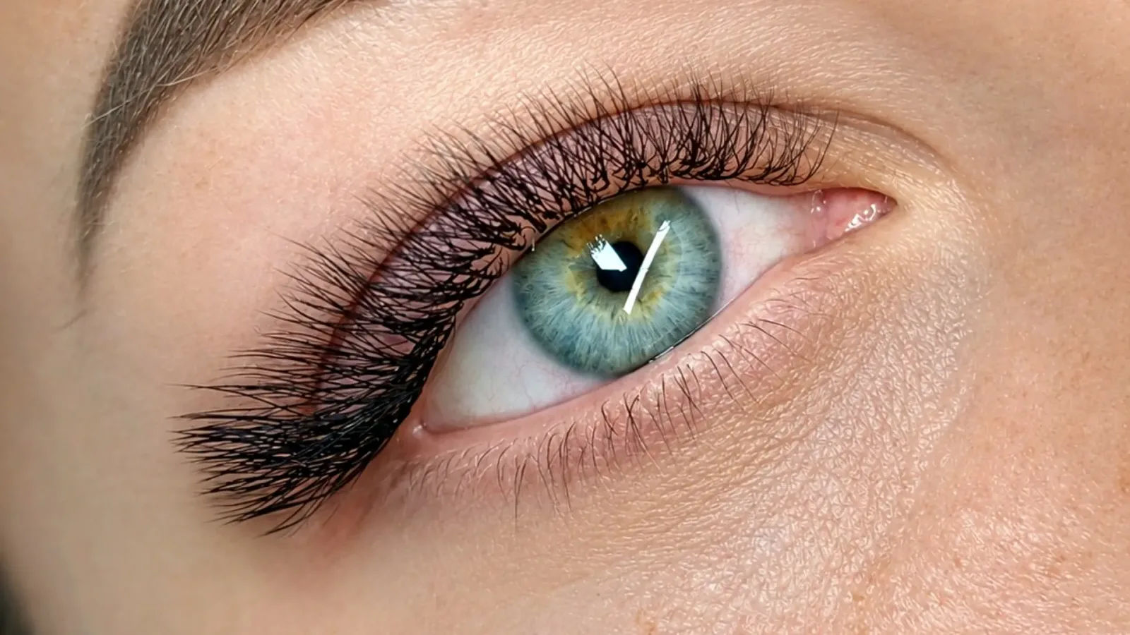 LES CILS DE BABETH - Extension de Cils, Rehaussement, Brow Lift & Épilations au Fil - Épilation Pignan - Photo de couverture - OneBooking