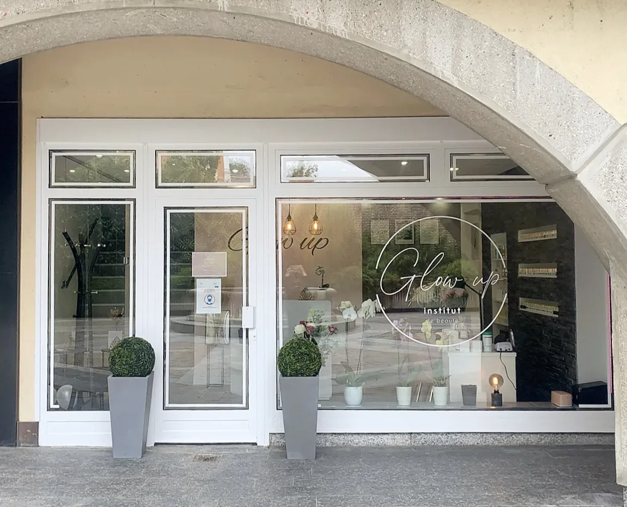 Glow up - Institut de beauté Saint-Julien-en-Genevois - OneBooking