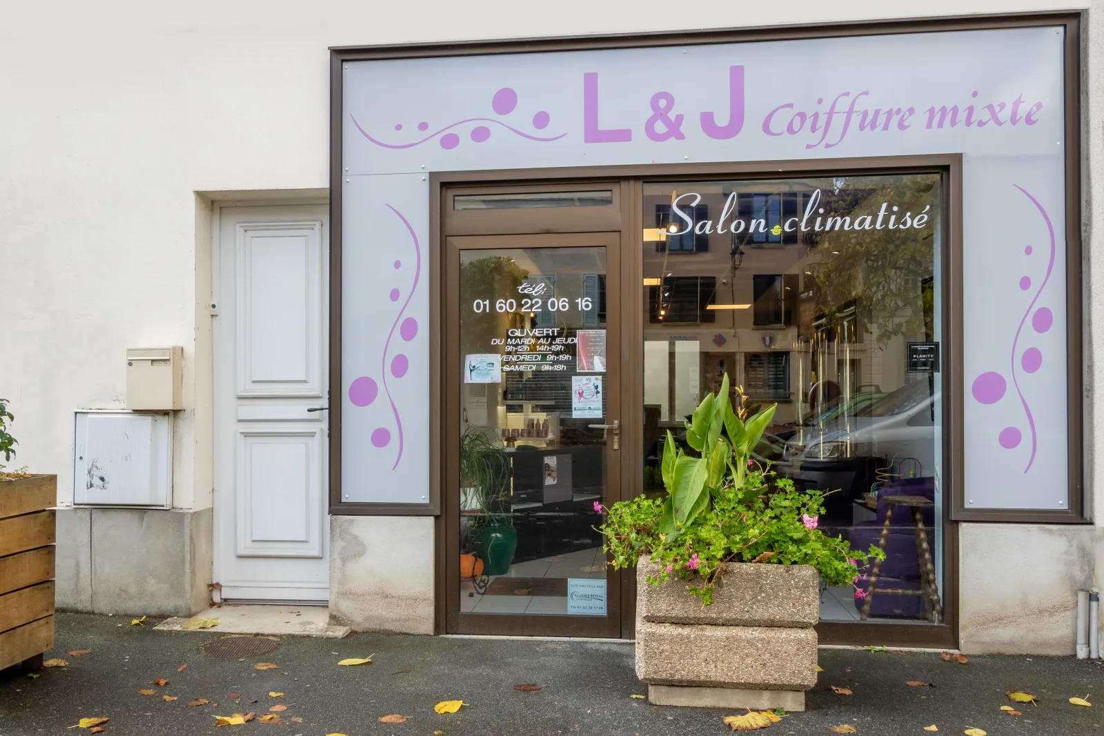 L & J coiffure - Coiffure Jouarre - OneBooking