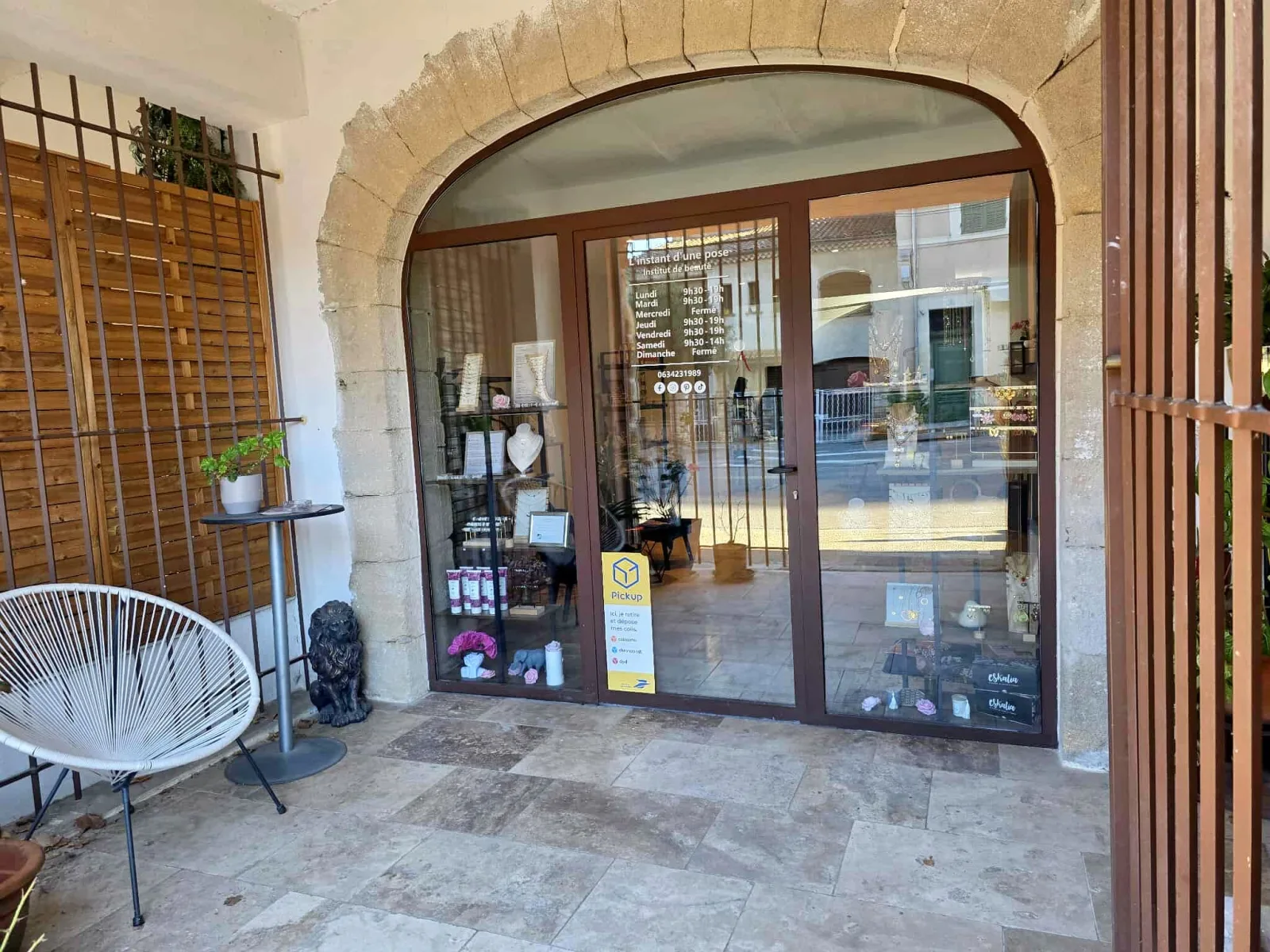 L'instant d'une pose - Onglerie Jouques - OneBooking