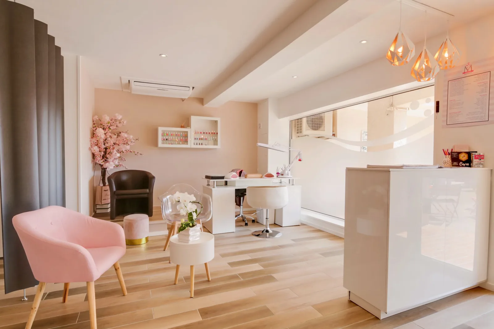 Muriel Institut - Salon de beauté - Sourcils & cils La Seyne-sur-Mer - OneBooking
