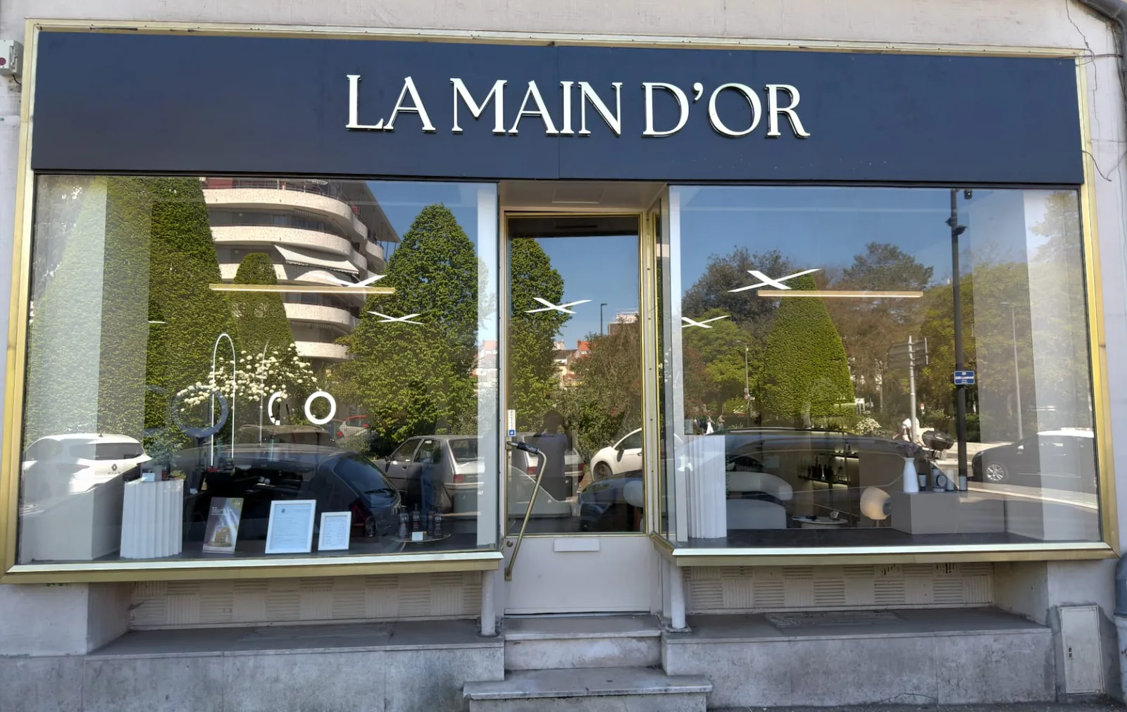 La Main D'or - Coiffure Vichy - OneBooking