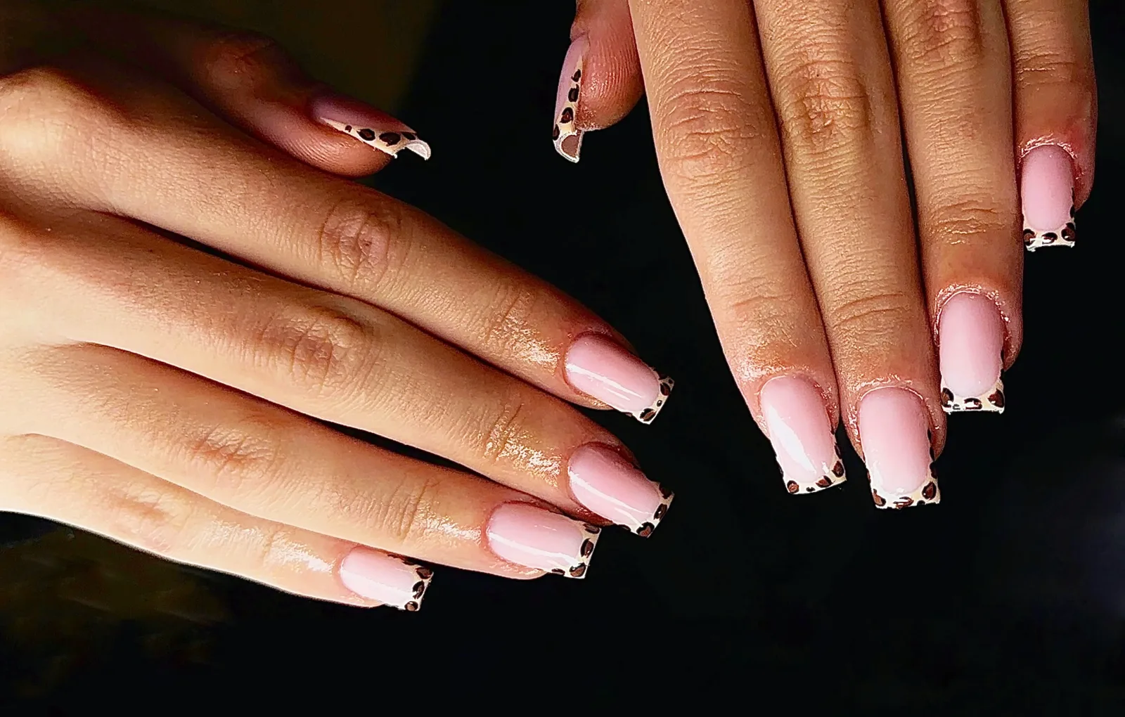 French Nails - Onglerie Villefranche-sur-Mer - Photo de couverture - OneBooking