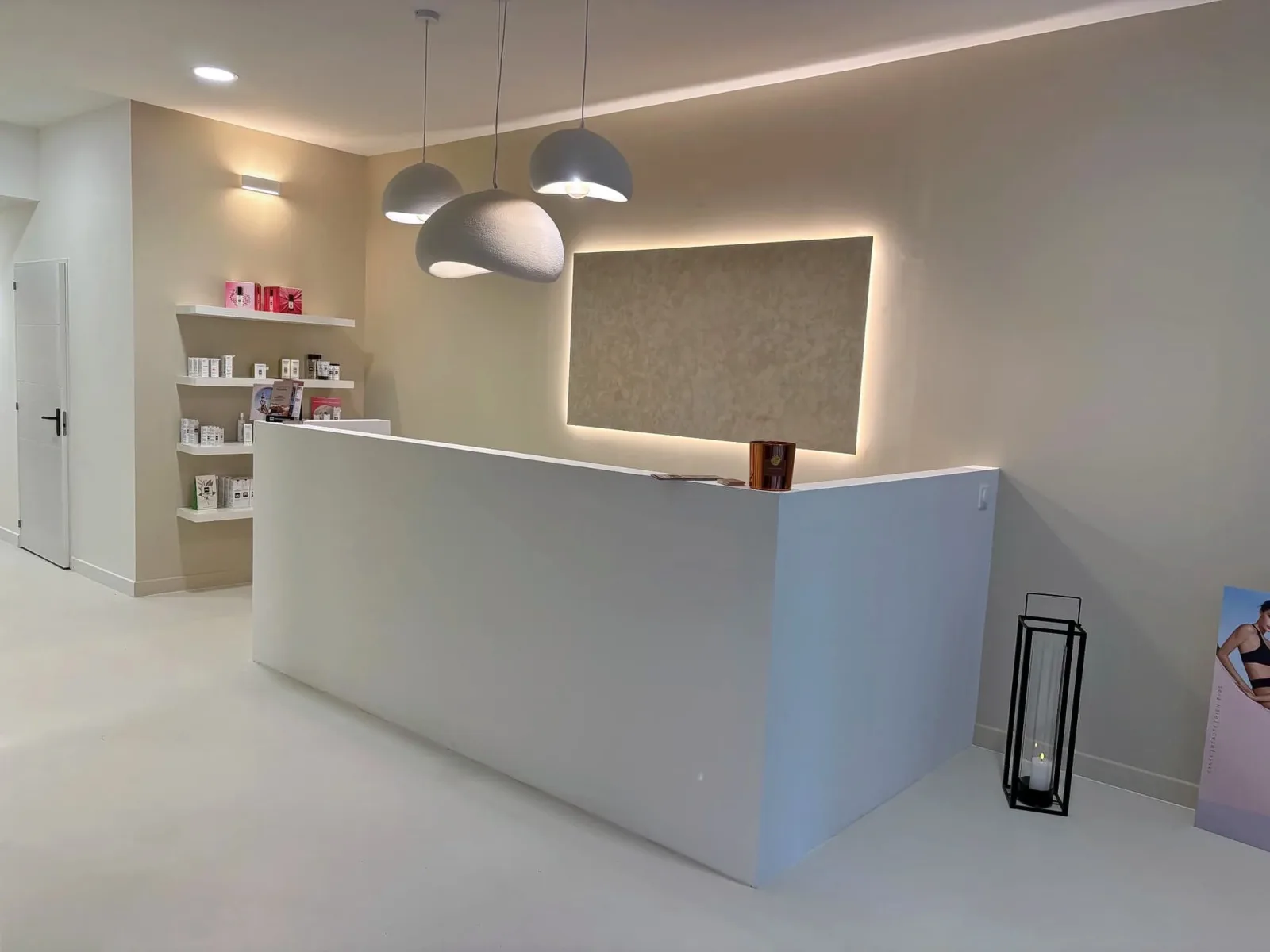 Severine - Maquillage Permanent - Institut de beauté Orange - OneBooking