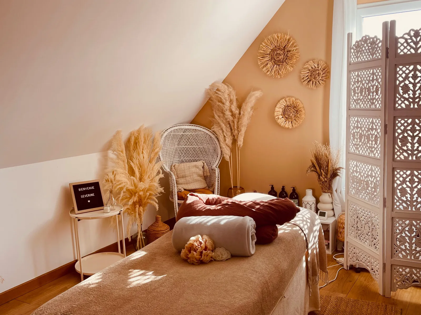Le Nid  (Head Spa - Bain Enveloppé Bébé - Massage Femme Enceinte)