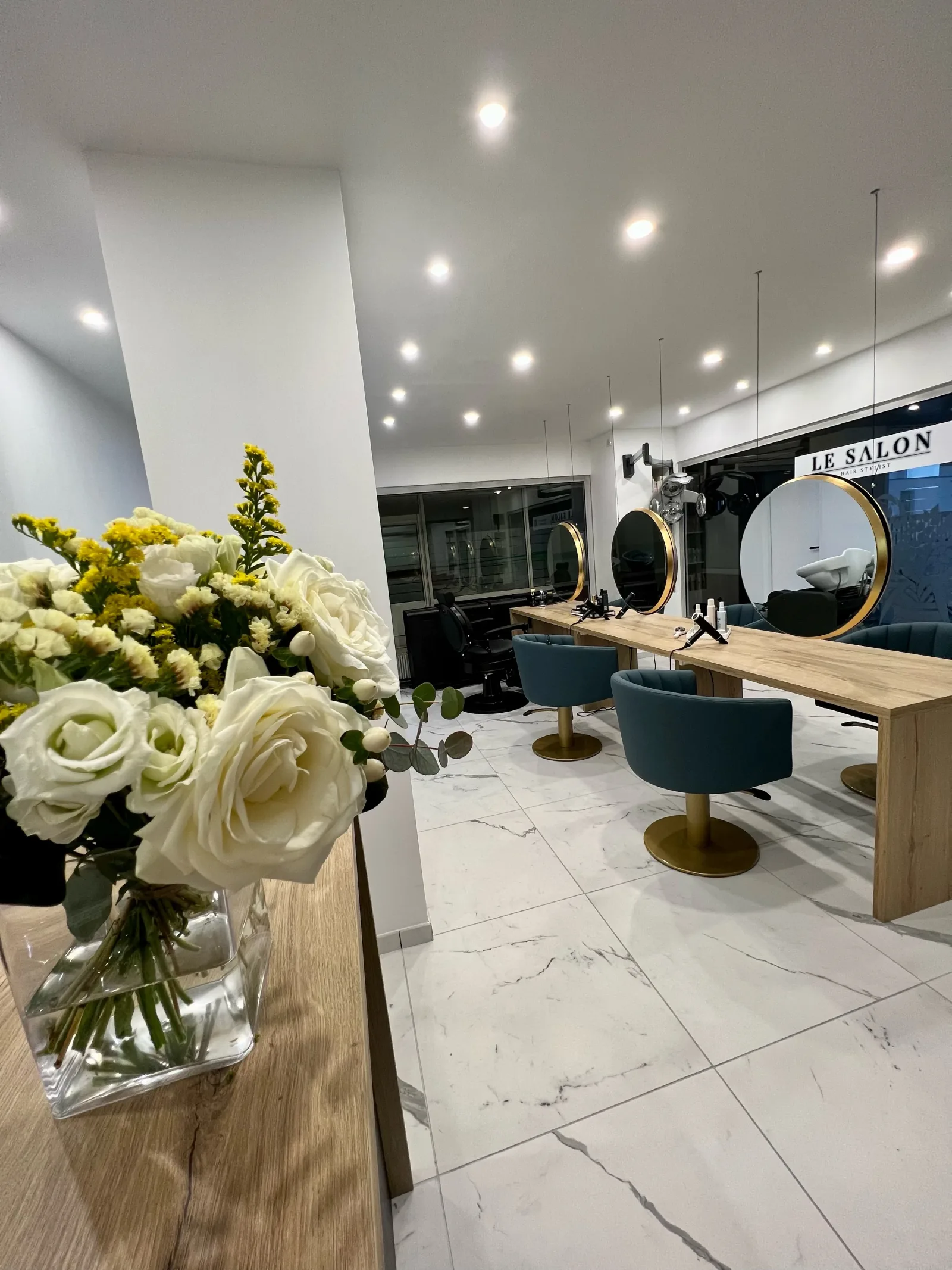 LE SALON - HAIR STYLIST - Coiffure Saint-Julien-en-Genevois - OneBooking