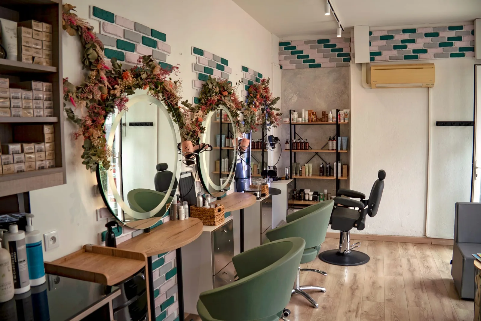 L'île Ø Ciseaux - Coiffure Le Château-d'Oléron - Photo de couverture - OneBooking