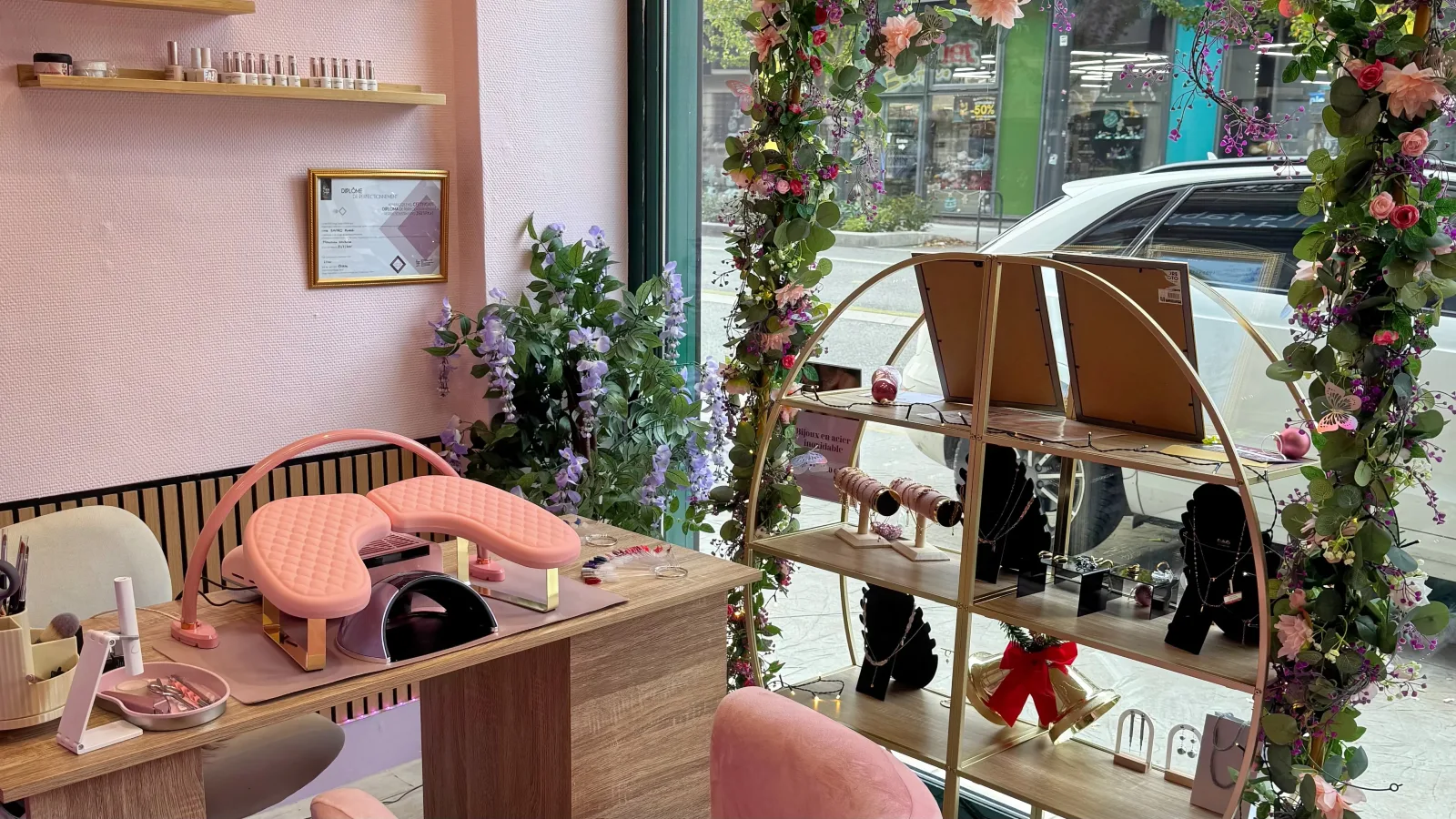 BEAUTY HOUSE - Onglerie Grenoble - OneBooking