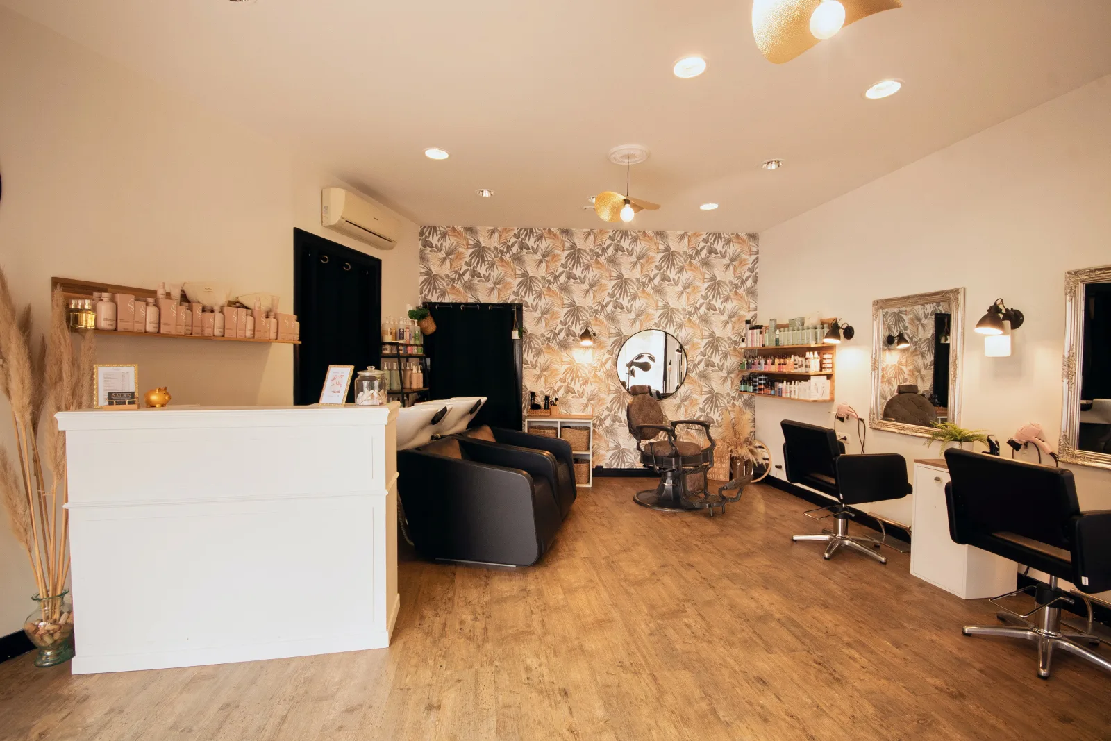Le P'tit Salon - Onglerie Saumur - OneBooking