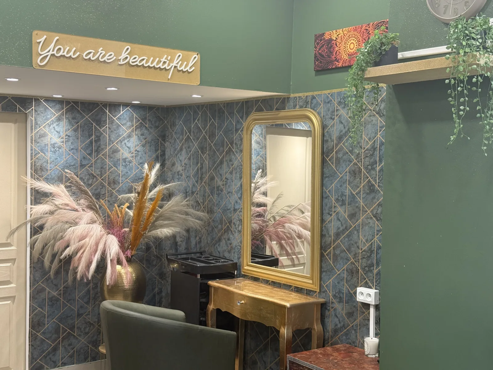 DIVINE CRÉATION - Coiffure La Seyne-sur-Mer - DIVINE CRÉATION - Photo Galerie - OneBooking