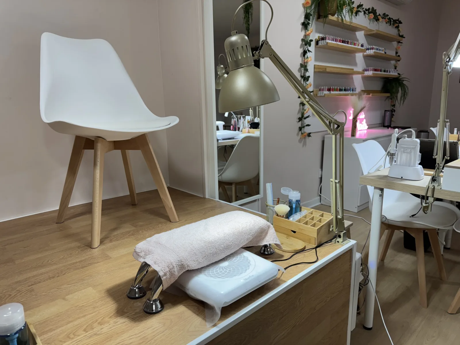 LAURA NAILS FORMATION : Prestations - Onglerie Gémenos - LAURA NAILS FORMATION : Prestations - Photo Galerie - OneBooking