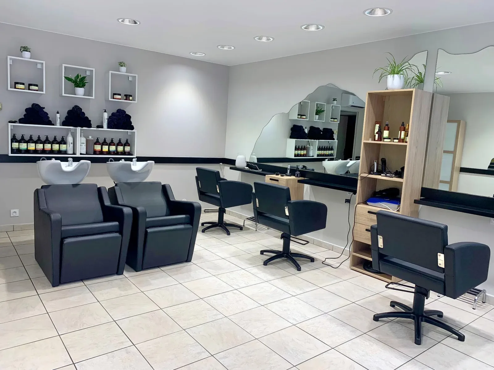 R Spa - Coiffure - Bien-Être - Coiffure Charlieu - R Spa - Coiffure - Bien-Être - Photo Galerie - OneBooking