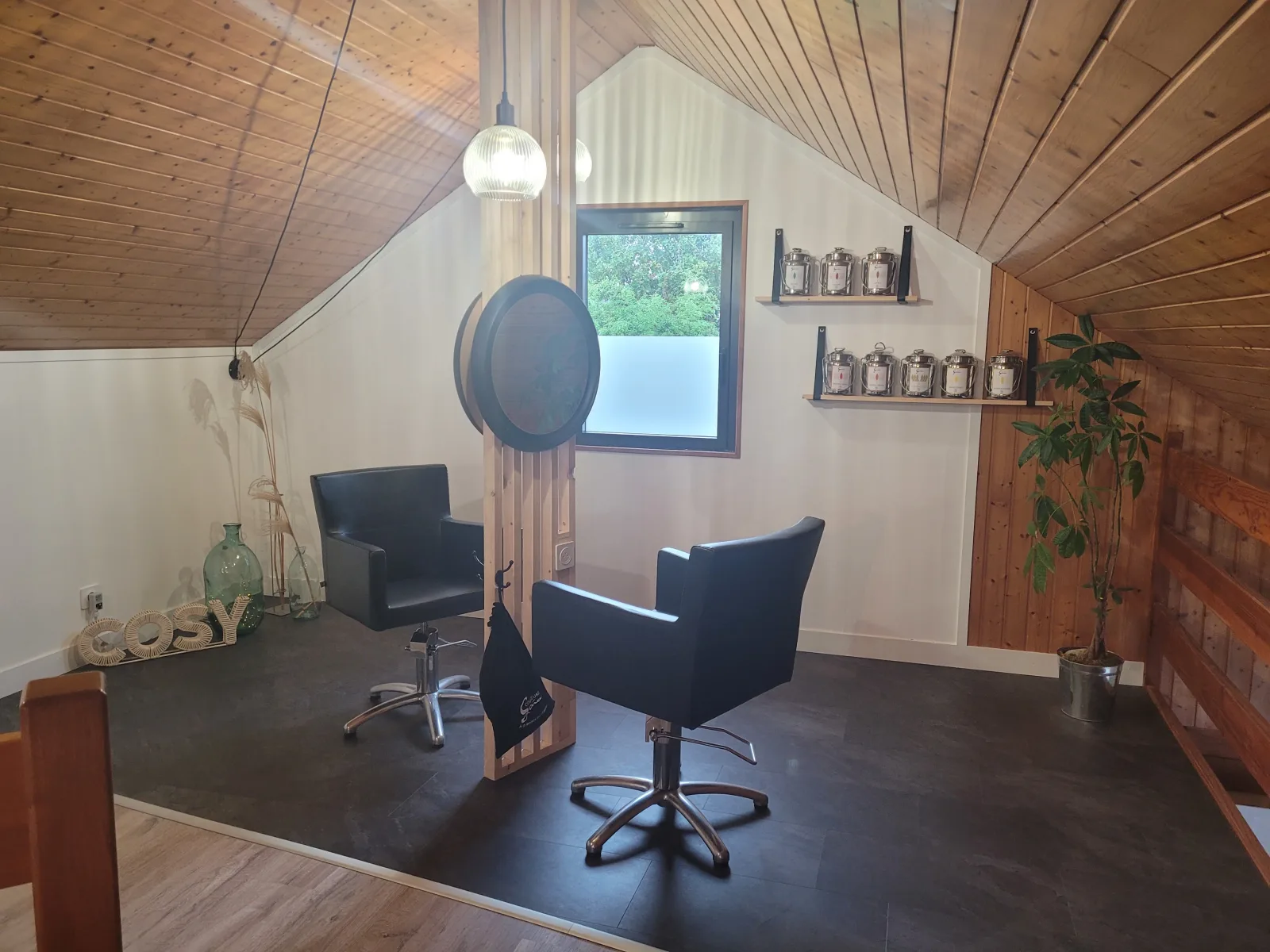 C Cosy la loge du coiffeur - Coiffure Riec-sur-Bélon - C Cosy la loge du coiffeur - Photo Galerie - OneBooking