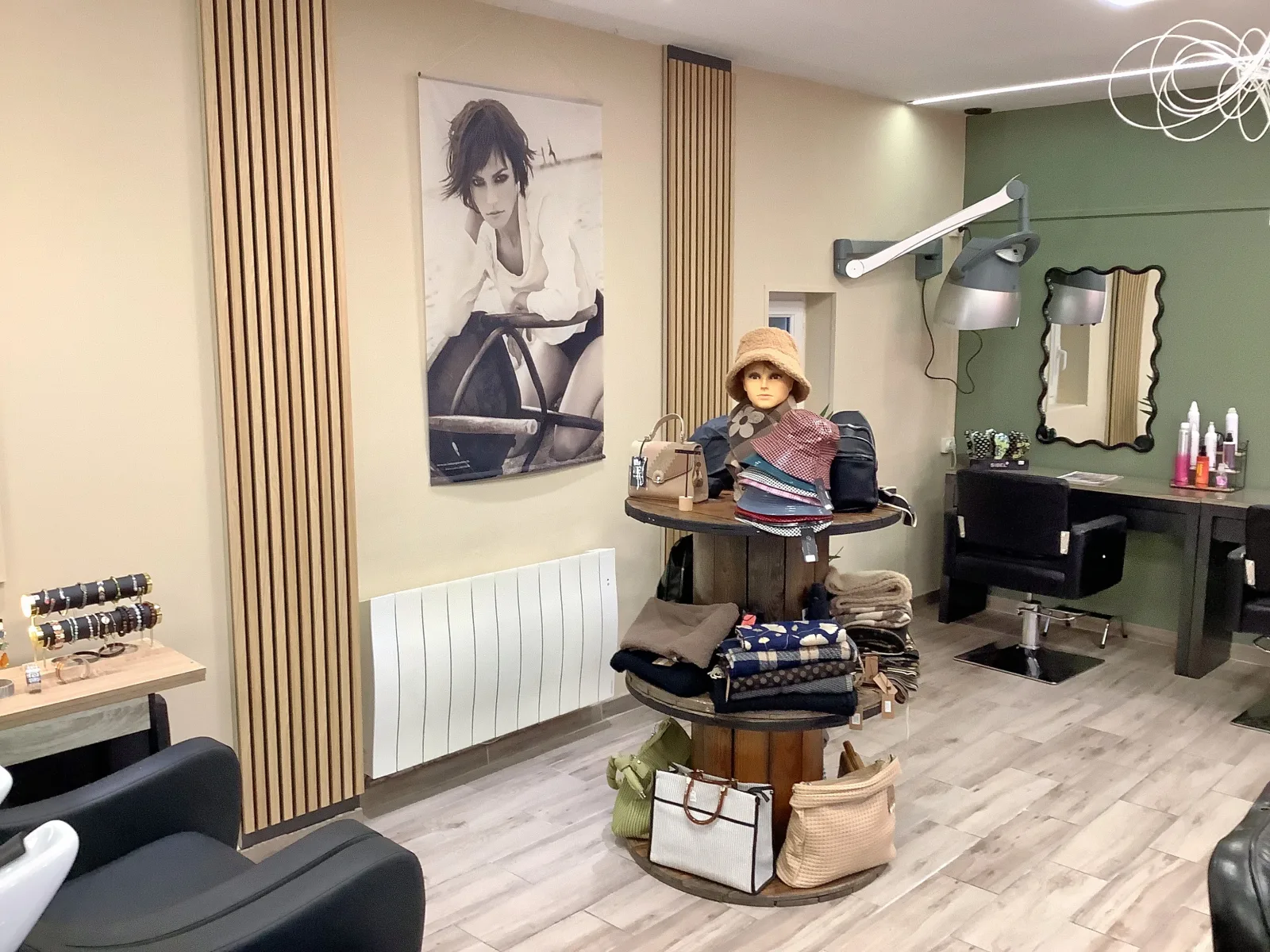 Espace Coiffure - Coiffure Donville-les-Bains - Espace Coiffure - Photo Galerie - OneBooking